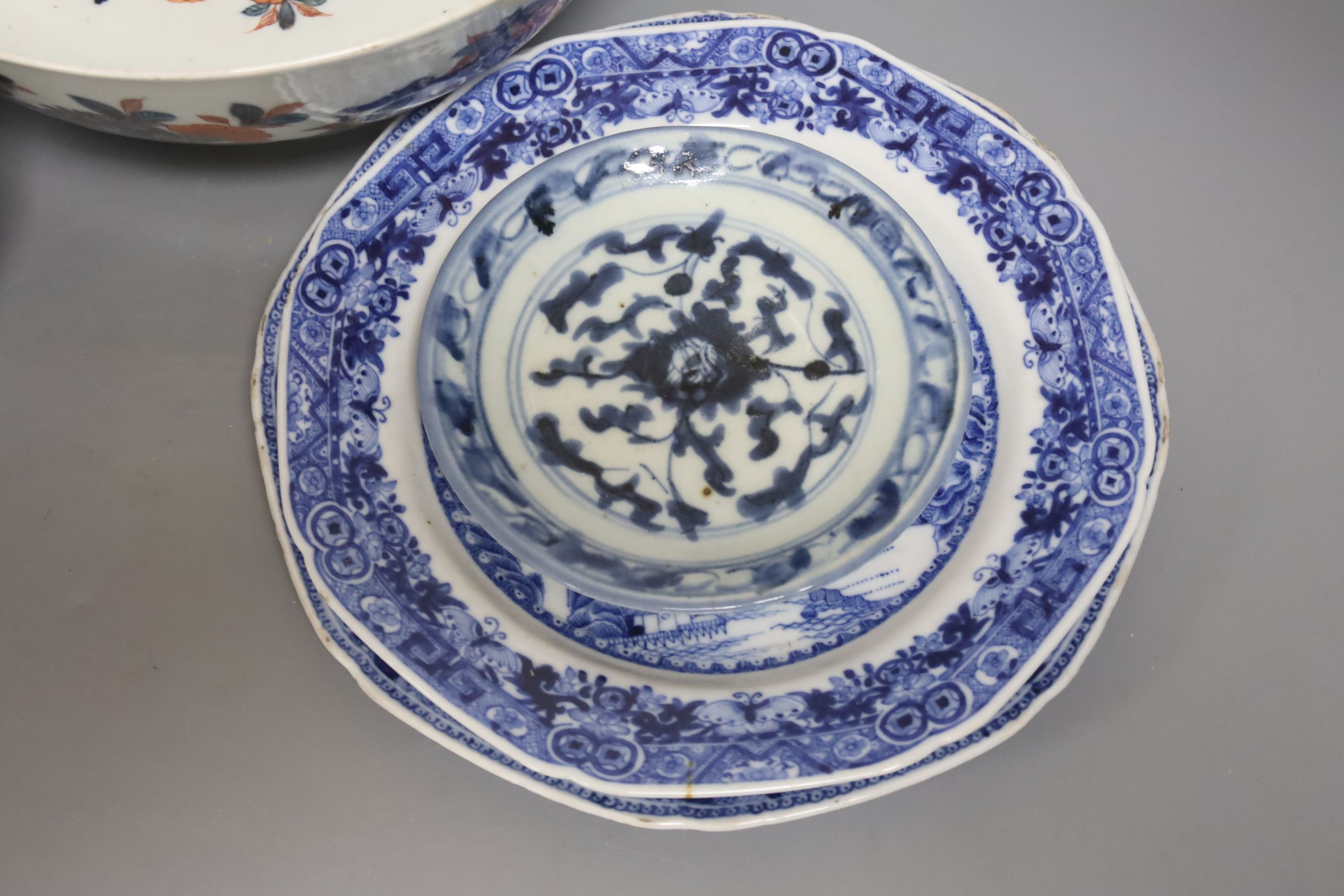 Two 18th/19th century Chinese Export porcelain bowls, largest 28cm and three plates and a Worcester bowl